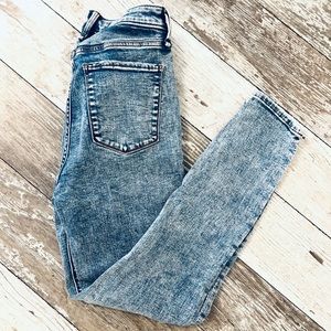Abercrombie and Fitch Curve Love Acid Wash High Waisted Skinny Jeans Size 26